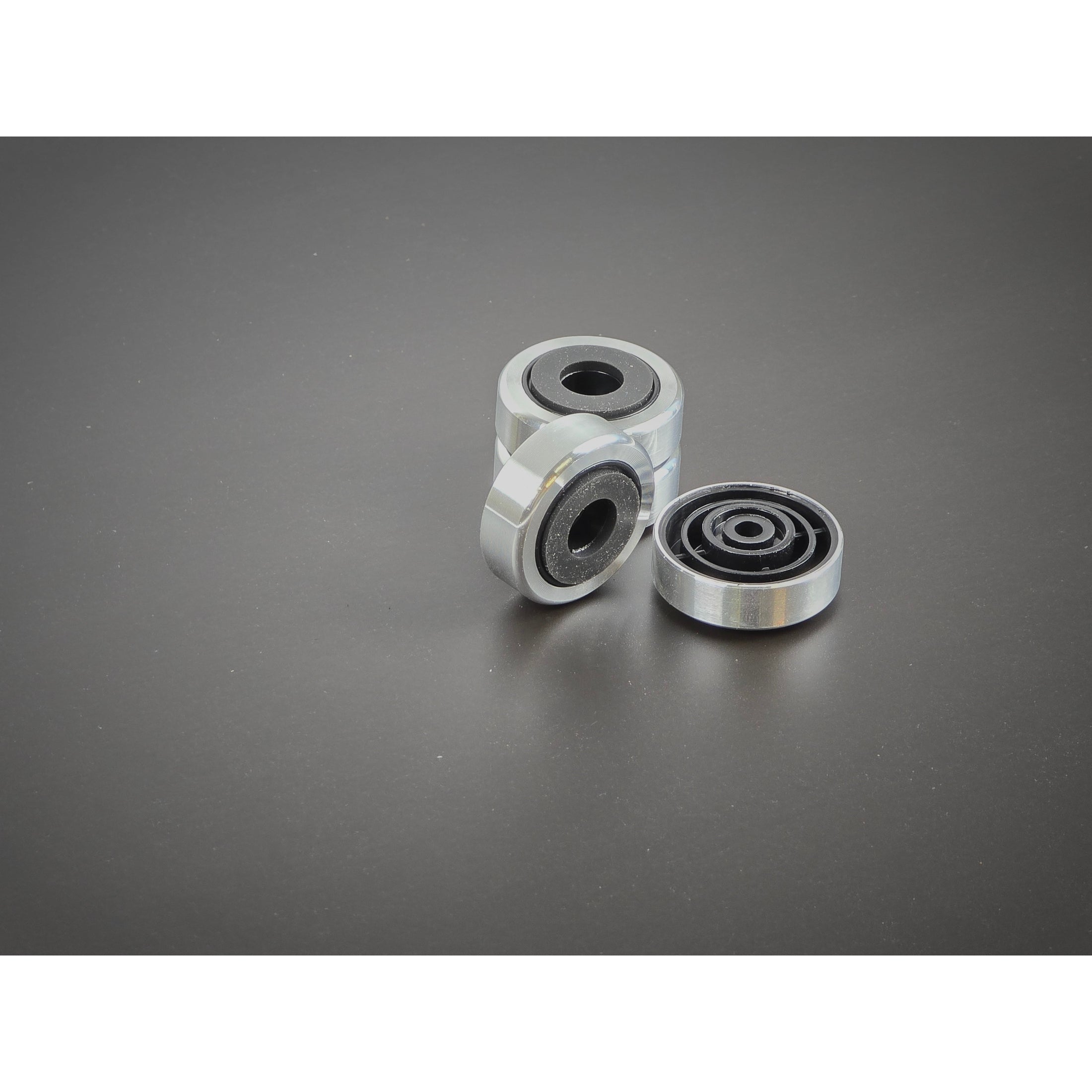 Naturzeugs Standfüße für Schneidebretter aus Aluminium in silber