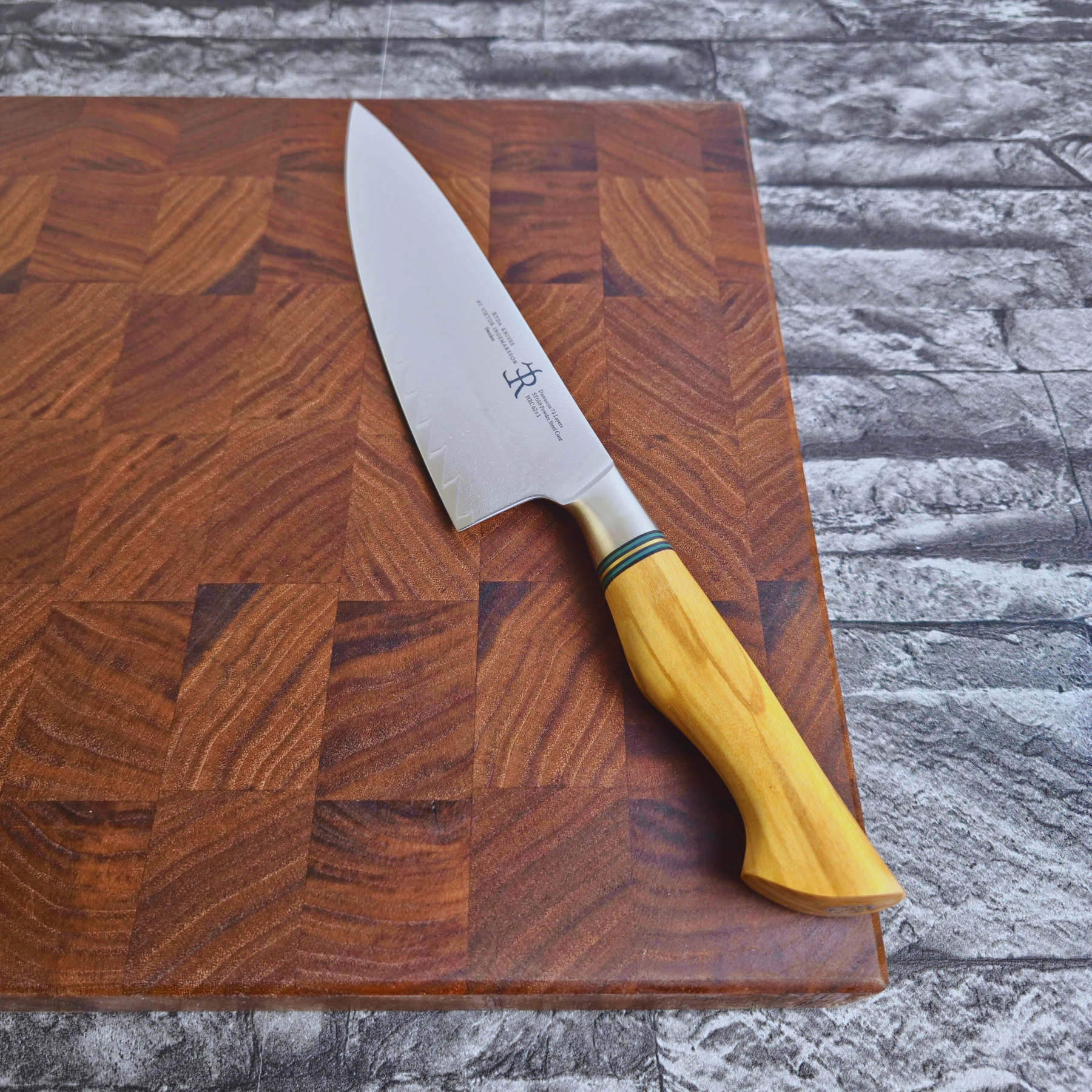Küchenmesser der ST650 Serie "Luxury-Set" von Ryda Knives | 3 teiliges Messerset, Chefmesser, Brotmesser, Allzweckmesser, Damast, Schneidebrett, Naturzeugs