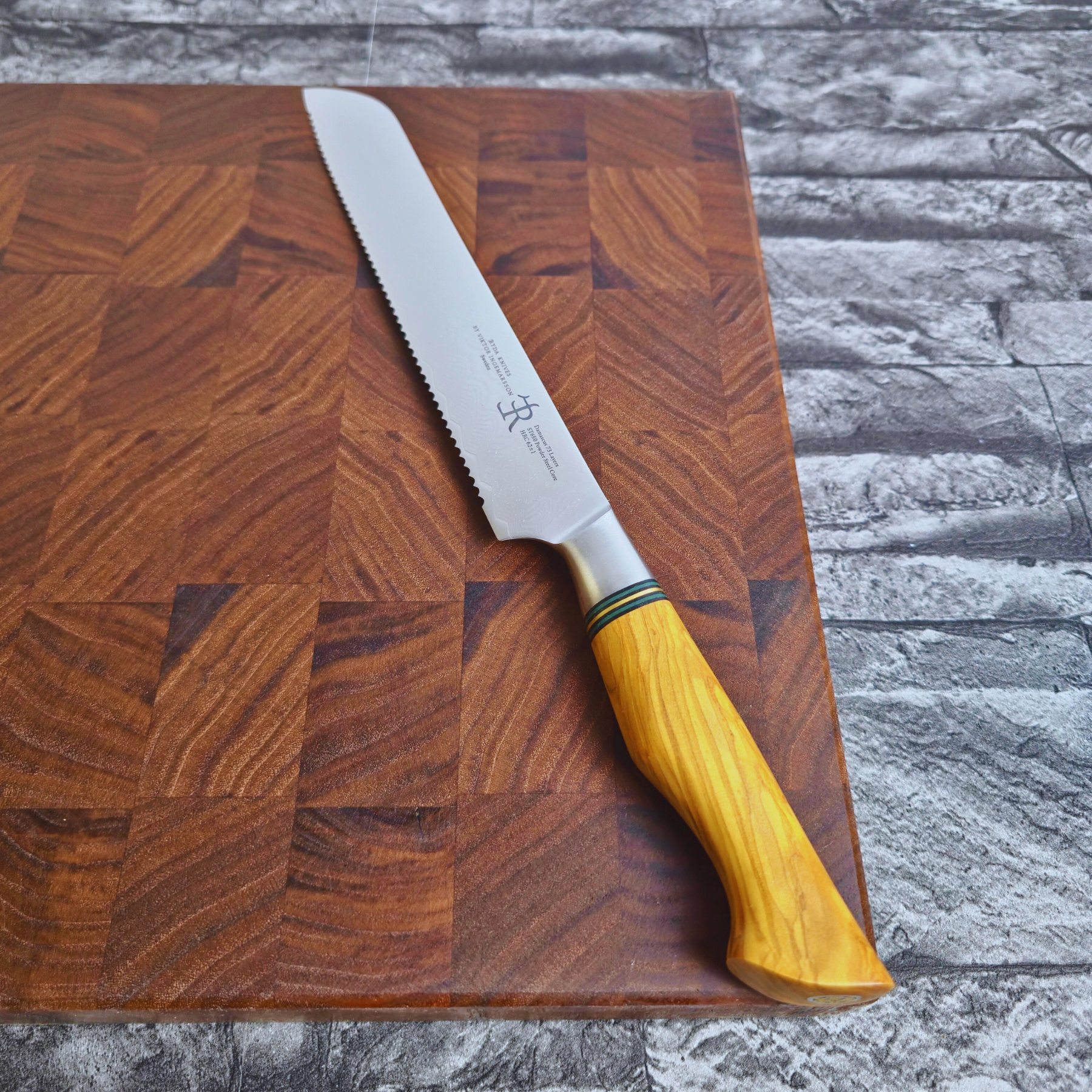 Küchenmesser der ST650 Serie "Luxury-Set" von Ryda Knives | 3 teiliges Messerset, Chefmesser, Brotmesser, Allzweckmesser, Damast, Naturzeugs, Schneidebrett
