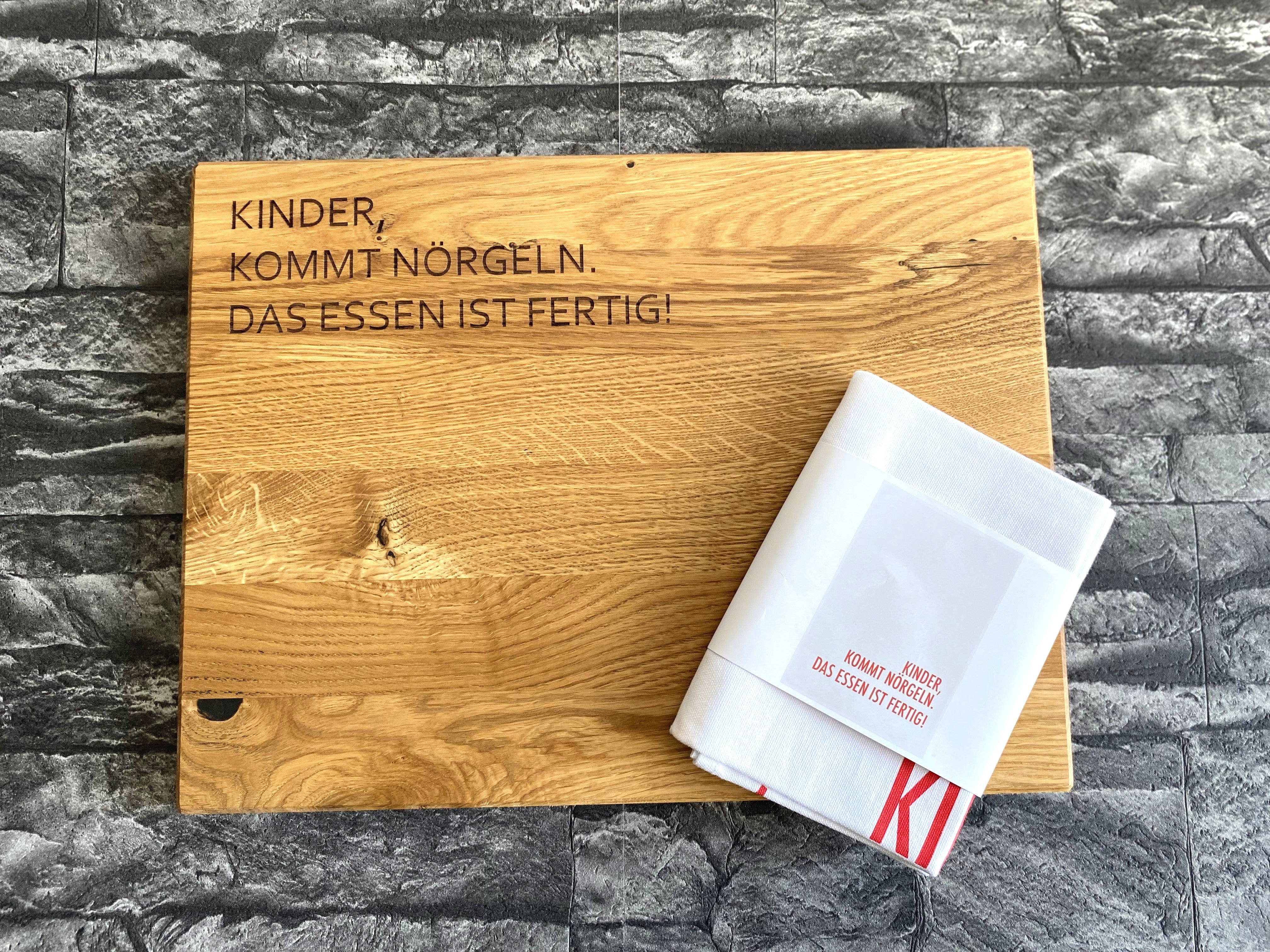 Küchenset #3 mit Spruch – Eichen-Schneidebrett & Geschirrtuch "Kinder, kommt nörgeln.", Naturzeugs, Schneidebrett, Küchenbrett, Eichenbrett, Servierbrett