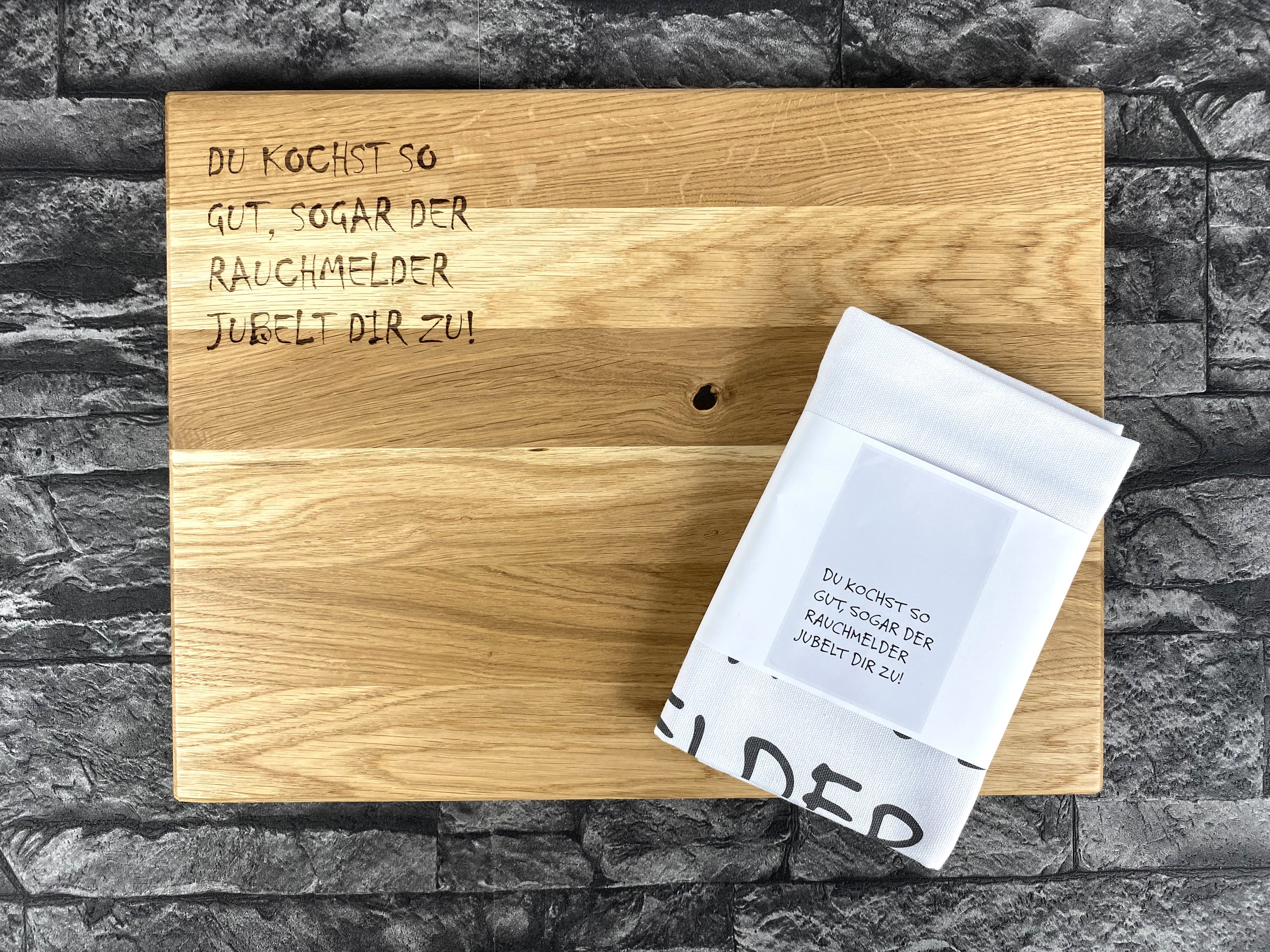Küchenset mit Spruch – Eichen-Schneidebrett & Geschirrtuch ‚Du kochst so gut…‘, Naturzeugs