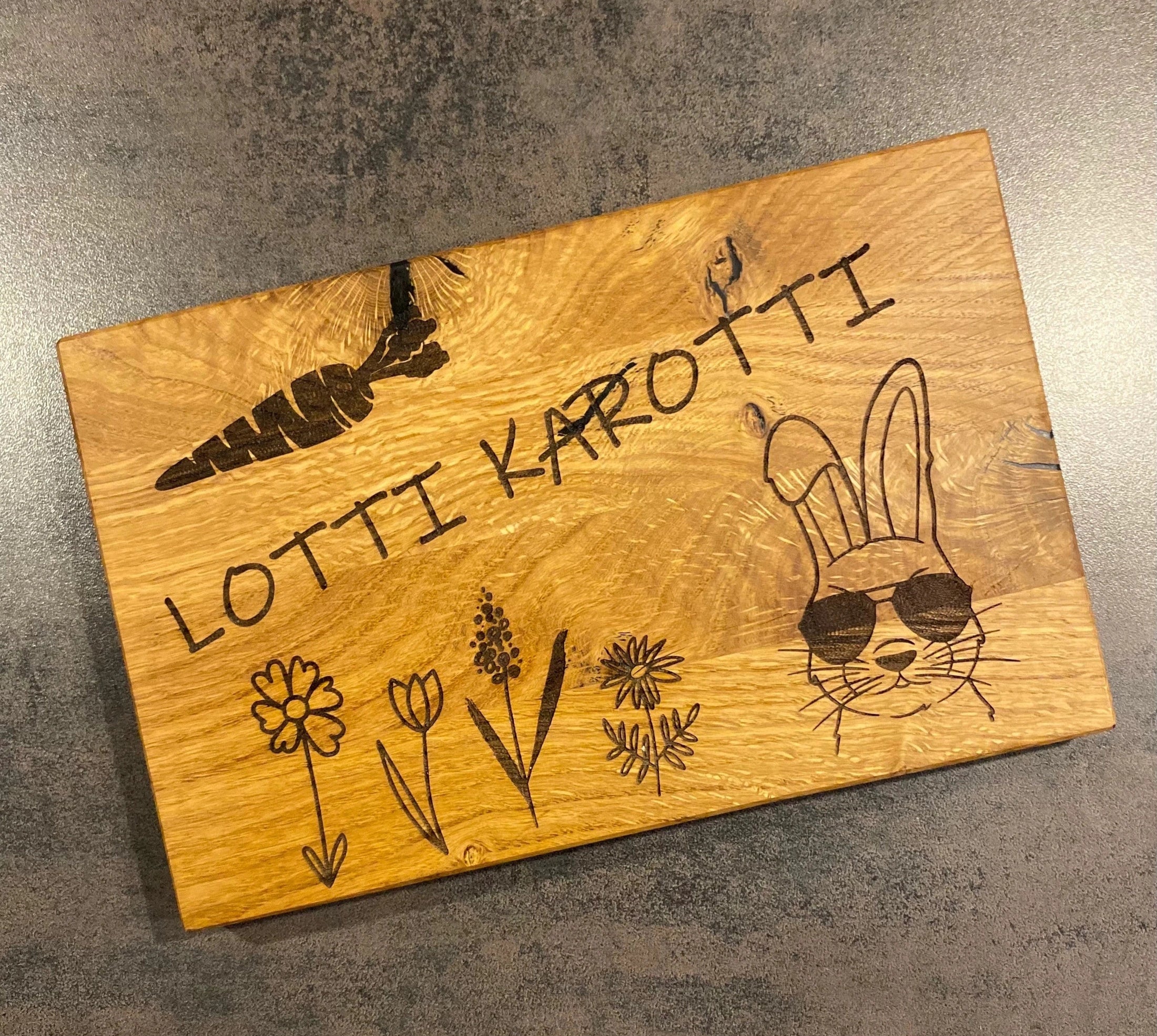 Brotzeitbrettchen Eiche Beispiel Lotti Karotti Frühstücksbretter aus Eichenholz